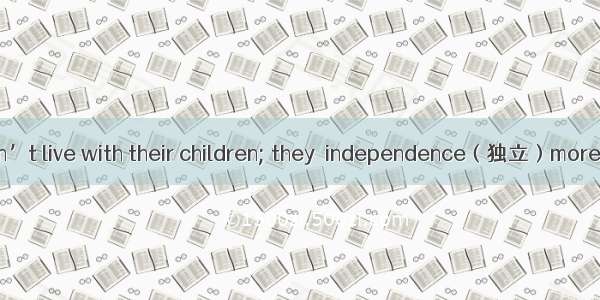 The old couple don’t live with their children; they  independence（独立）more than anything el