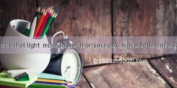 Our teacher told us that light  much faster than sound.A. traveledB. travelsC. is travelin