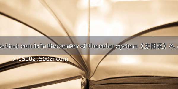 Everyone knows that  sun is in the center of the solar system（太阳系）A. aB. anC. theD. /